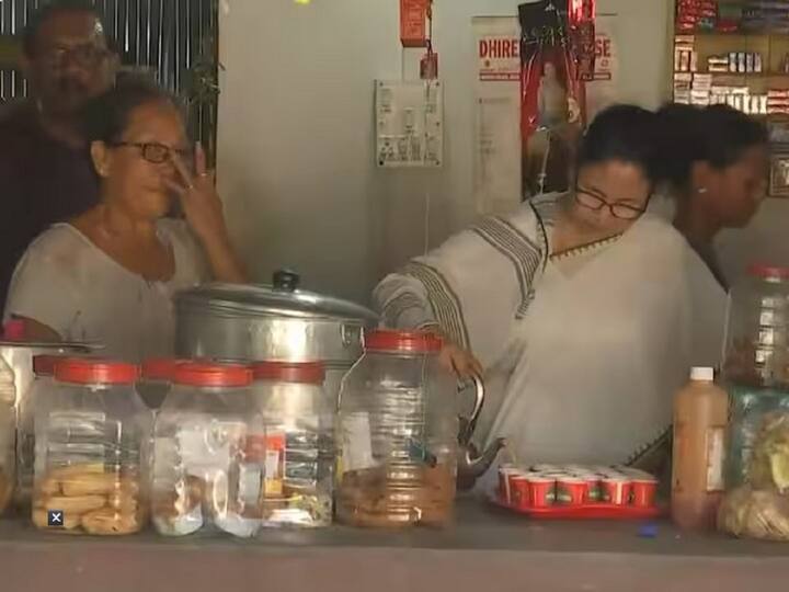 Viral Video Bengal CM Mamata Banerjee Serves Tea At Roadside Stall In Malbazar Video Goes Viral- Watch Viral Video: రోడ్డు పక్కన టీ అమ్మిన మమతా బెనర్జీ, పంచాయతీ ఎన్నికల ప్రచారంలో భాగంగా దీదీ!