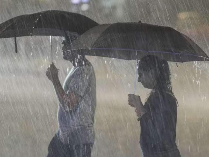 Very heavy rainfall likely in Mumbai Madhya Maharashtra in next 48 hours IMD alert Mumbai Weather forecast Maharashtra Weather : मुंबई, मध्य महाराष्ट्रासह कोकणात पावसाचा जोर वाढणार; पुढील 48 तासांत मुसळधार पावसाची शक्यता
