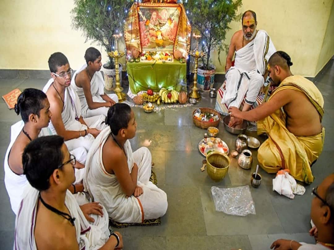 Guru Purnima 2023: Date, Timings And Significance — All You Need To Know Guru Purnima 2023 Date Tithi Muhurat When is Guru Purnima 2023 Puja Vidhi Significance Guru Purnima 2023: Date, Timings And Significance — All You Need To Know