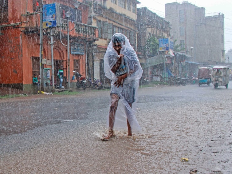 Maharashtra Rain Heavy rain in some parts of the state orange alert in western Maharashtra including Konkan Maharashtra Rain : राज्यात काही भागात जोरदार पाऊस, कोकणसह पश्चिम महाराष्ट्रात ऑरेंज अलर्ट, तर मुंबईसह ठाण्याला यलो अलर्ट