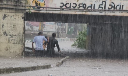 Kheda Rain: ખેડા જિલ્લામાં મેઘરાજાની ધમાકેદાર બેટીંગ, નડિયાદમાં ચાર ઈંચથી વધુ વરસાદ