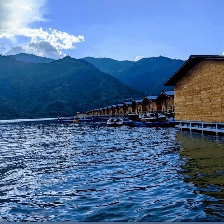 यहां पर आप वाटर एक्टिविटी जैसे स्पेशल बोटिंग, पैरासेलिंग, जेट स्काइंग का लुत्फ उठा सकते हैं. यहां पर आकर आप नेचर की खूबसूरती को करीब से निहार सकते हैं.