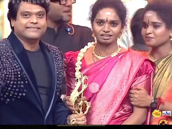 aruna was won the vijay tv's Super Singer Season 9 title Super Singer Season 9: அனல் பறந்த இறுதிப்போட்டி.. சூப்பர் சிங்கர் நிகழ்ச்சியின் டைட்டிலை வென்ற அருணா..!