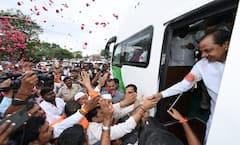 CM KCR Welcome in Solapur : तेलंगणाचे मुख्यमंत्री KCR यांची सोलापुरात फिल्मी एन्ट्री!