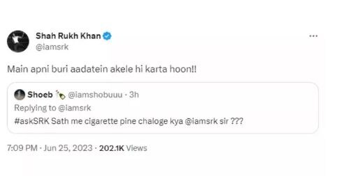 Ask SRK: जब Shahrukh Khan से फैन ने पूछ लिया 'सिगरेट पीने चलोगे क्या?', एक्टर ने दिया ऐसा मजेदार जवाब