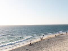 खास हैं धरती की ये जगहें! यहां आपस में मिल जाते हैं रेगिस्तान और समुद्र