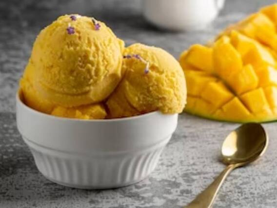 Eggless Mango Ice Cream: मार्केट की आइसक्रीम को करें Bye और घर पर बनाएं आम से बना आईसक्रीम