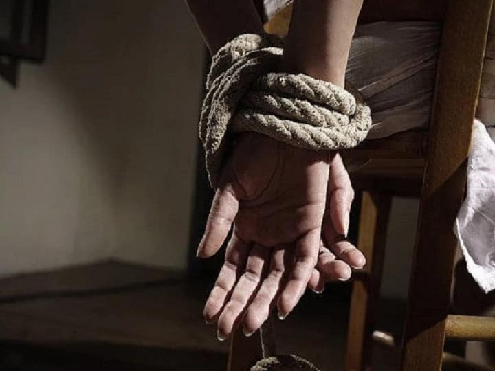 Bihar Teacher Kidnapped, Forced To Marry Abductor's Daughter At Gunpoint In Vaishali Bihar Teacher Kidnapped, Forced To Marry Abductor's Daughter At Gunpoint In Vaishali