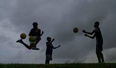 আগামী ২ ঘণ্টা তুমুল বৃষ্টি, পড়তে পারে বাজ ! সতর্ক করল আবহাওয়া দফতর