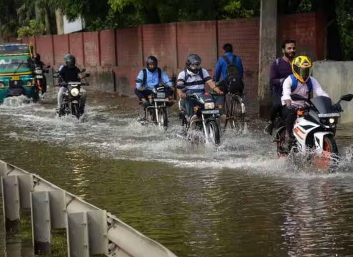 Heavy Rains: भारतातील काही राज्यांमध्ये पावसाचा जोर वाढला आहे. काही राज्यांमध्ये मुसळधार पाऊस पडत आहे, पावसामुळे जनजीवन विस्कळीत झालं आहे.