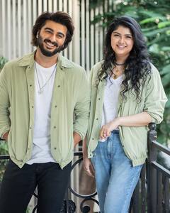 Arjun Kapoor Mumbai House: मुंबई में बहन के साथ इस शानदार इंटीरियर से सजे घर में रहते हैं अर्जुन कपूर, देखिए घर की Inside तस्वीरें