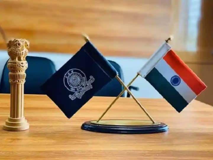 SDM And Collector Work Difference Know how they are different from Each other and work and responsbilities salary of them SDM और कलेक्टर में क्या फर्क होता है? जान लीजिए आखिर दोनों का क्या काम है?
