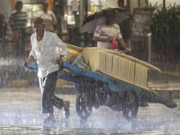 Monsoon In India: 9 Killed In Himachal Pradesh, Red Alert Issued For South Gujarat Districts. Top Points Monsoon In India: 9 Killed In Himachal Pradesh, Red Alert Issued For South Gujarat Districts. Top Points