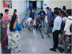 'గుప్పెడంత మనసు' సీరియల్: తప్పు తెలుసుకుని రిషి కాళ్ళ మీద పడిన కేడీ బ్యాచ్- కాలేజ్ లో మహేంద్రని చూసి దాక్కున్న వసు