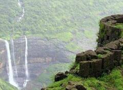 Maharashtra: पावसाळ्यात कुठे फिरायला जायचं हा विचार करताय? मग 'या' ठिकाणांना नक्की भेट द्या