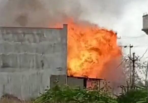 Massive Blaze At LPG Cylinder Godown In Gujarat Morbi Death Injuries Details VIDEO: Massive Fire At LPG Cylinder Godown In Gujarat's Rajkot