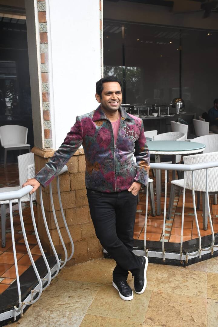 Sharib Hashmi wore a printed front-open jacket that he paired with black jeans and black shoes.