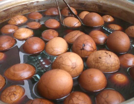 Chinese weird food virgin eggs boil in urine soaked Viral News: ਇੱਥੇ ਆਂਡੇ ਨੂੰ ਪਿਸ਼ਾਬ 'ਚ ਉਬਾਲਿਆ ਜਾਂਦਾ ਹੈ, ਲੋਕ ਇਨ੍ਹਾਂ ਨੂੰ ਬੜੇ ਚਾਅ ਨਾਲ ਖਾਂਦੇ ਹਨ, ਕਹਿੰਦੇ ਹਨ ਸਿਹਤ ਲਈ ਫਾਇਦੇਮੰਦ