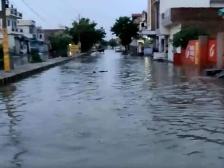 Severe waterlogging was also reported in many areas of Sri Ganganagar City following heavy rainfall in Rajasthan. As per India Meteorological Department (IMD), a partly cloudy sky with the possibility of rain or thunderstorm or duststorm is expected in Sri Ganganagar on Sunday. (Source: ANI)
