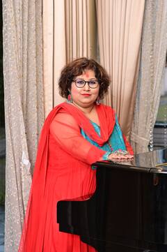 Bengali Film Song: পারমিতার লেখা গানে অচেনা ভূমিকায় দেবলীনা, রেকর্ডিং হল 'মায়াবিনী কুহকিনী'-র