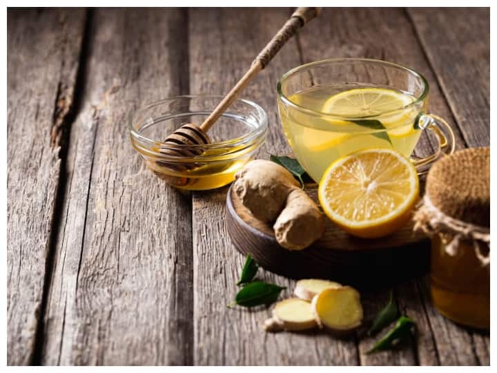 know how honey and lemon is beneficial for skin Lemon and Honey: नींबू के रस में शहद मिलाकर लगाने से स्किन होगी सॉफ्ट और इन समस्याओं से मिलेगा छुटकारा