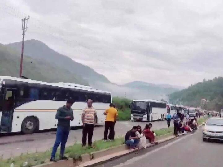 Heavy rains also caused landslides on the Chandigarh-Manali highway near 7 Mile in Himachal Pradesh’s Mandi district. The incident caused a heavy traffic jam. (Source: ANI)