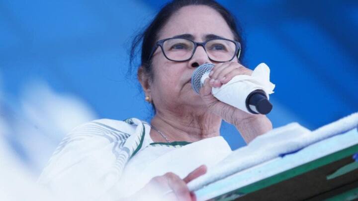 বিশেষ করে শুরুটা মমতার সামনে, রাজ্যপালের বাংলায় হাতখড়ি দিয়ে হলেও পরে গ্রাফটা বদলে যায়। শুভেন্দুর কথায়, যা ধীরে ধীরে ট্র্যাকে ফেরা। তবে এবার ফের শাসক দলের নিশানায় রাজ্যপাল।
