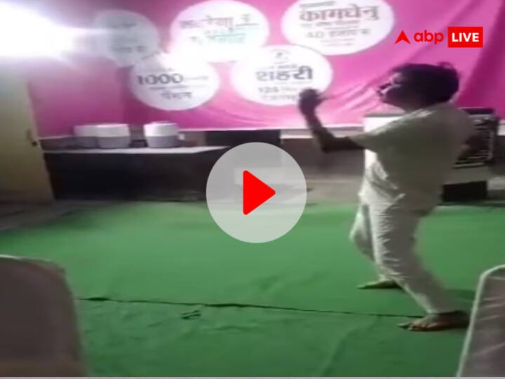 Kota Drunk employee drunk and danced in Mehngai Rahat Camp viral video on social media Rajasthan News ann Watch: महंगाई राहत कैंप में कर्मचारी ने शराब के नशे में जमकर लगाए ठुमके, Video Viral