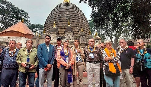 অন্যতম শক্তিপীঠ এই কামাখ্যা। কথিত রয়েছে, সতীর মৃত্যুর উপর ভয়ানক ক্রোধিত হয়ে সতীর দেহ নিয়ে প্রলয়নৃত্য শুরু করেছিলেন দেবাদিদেব মহাদেব।