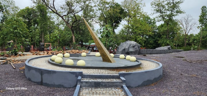 लोगों की मान्यता के अनुसार वनवास काल के दौरान भगवान राम यहां रुके थे और माता की पूजा अर्चना की थी.यही कारण है कि सुकमा जिले के रामाराम में स्थित इस मंदिर में छत्तीसगढ़ से ही नहीं बल्कि आंध्र प्रदेश और ओडिशा राज्य से भी बड़ी संख्या में भक्त दर्शन के लिए पहुंचते हैं.