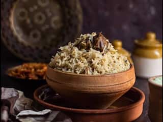 பக்ரீத் வந்தாச்சு… பிரியாணிய விடுங்க, மட்டன்ல இன்னும் என்னென்னவோ இருக்கு! யாக்னி புலாவ் செய்வது எப்படி?