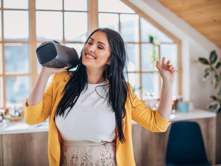 Compact and convenient, portable Bluetooth speakers have evolved to offer decent battery life and impressive sound output. Here, we have listed the top five portable speakers for you.