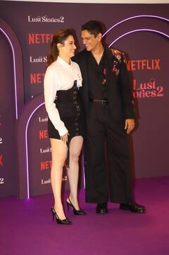 Lust Stories 2 की स्क्रीनिंग में एक-दूसरे में खोए नजर आए लवबर्ड Tamannaah-Vijay, स्टाइलिश लुक में दिखी पूरी स्टारकास्ट, देखें तस्वीरें