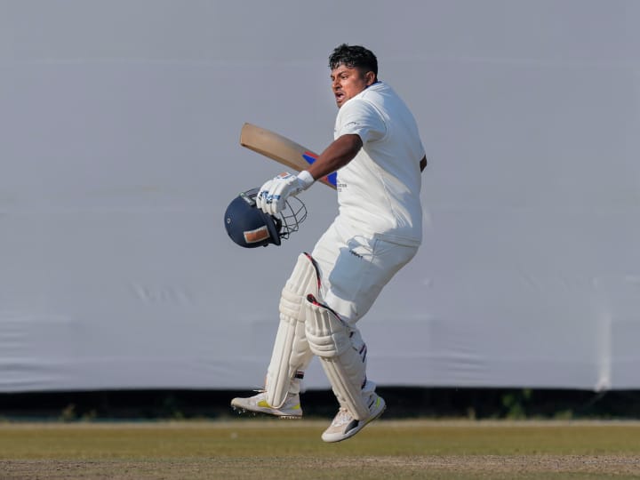 Sarfaraz Khan: इन कारणों से टीम इंडिया से दूर हैं सरफराज़ खान, इंटरनेशनल डेब्यू के लिए करना होगा और इंतज़ार