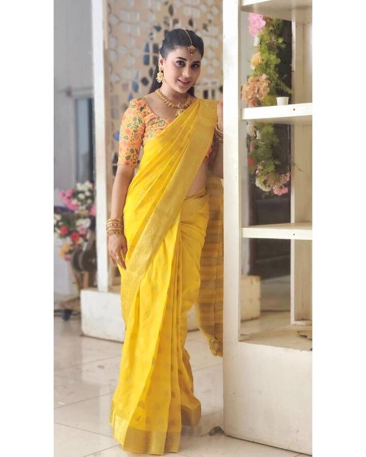 బిగ్ బాస్ రియాల్టీ షోతో పాపులర్ అయిన హమీదా..బ్రహ్మముడి సీరియల్ తో స్మాల్ స్క్రీన్ పై ఎంట్రీ ఇచ్చింది.