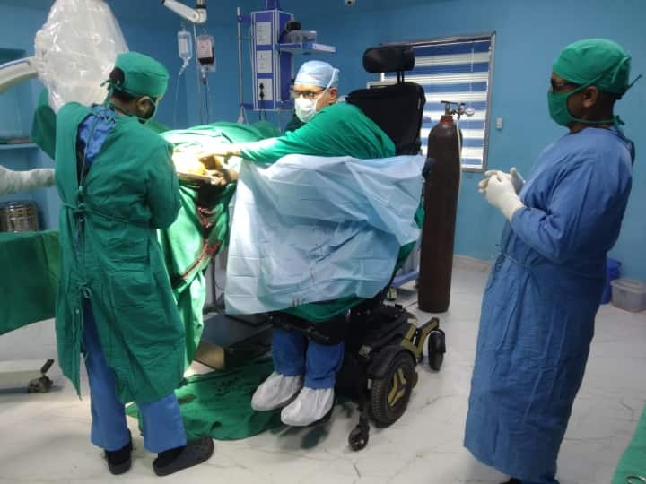 Bharatpur Dr Jagveer Singh Inspirational Story he did more than 100 operations even after paralysis in accident ANN Inspirational Story: हादसे का शिकार होने पर भी नहीं मानी हार, व्हीलचेयर पर बैठ डॉ. जगवीर सिंह ने किए 100 से ज्यादा ऑपरेशन