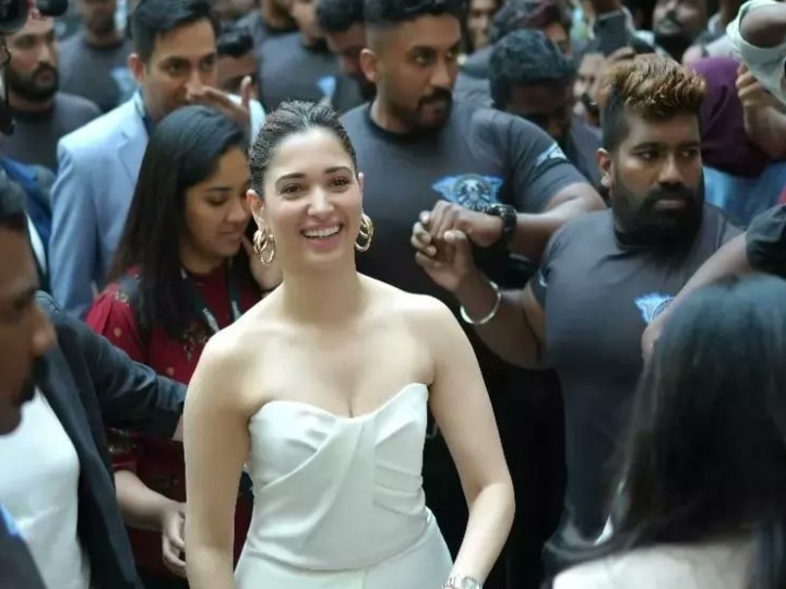 Tamannaah: அத்துமீறிய ரசிகர்கள்.. ஆத்திரத்தில் கத்திய தமன்னா.. கடை திறப்பு நிகழ்ச்சியில் பரபரப்பு..!