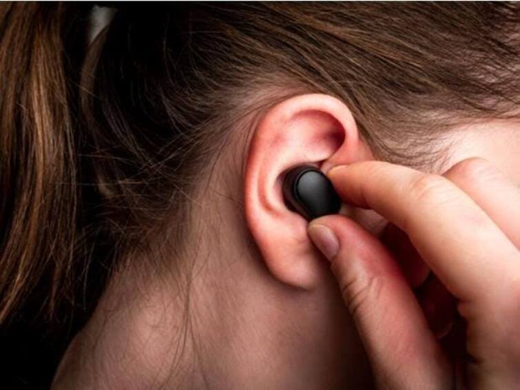Are you a headphone user at risk of hearing loss How to avoid ஹெட்ஃபோன் பயன்படுத்துபவரா நீங்கள்… காது கேட்காமல் போகும் அபாயம்! தவிர்ப்பது எப்படி?