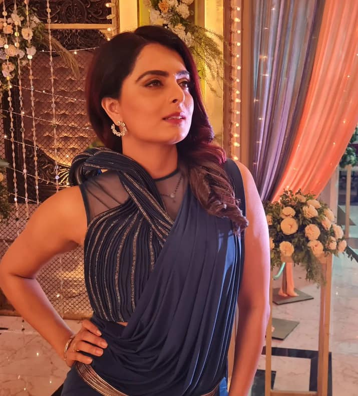 टाइम्स ऑफ इंडिया को दिए इंटरव्यू में रूही ने बताया, 'उन्हें लगता है कि अगर आप टीवी फेस हैं तो आप वेब नहीं कर सकते. और अगर आप वेब शो करना चाहते हैं तो आपको कम से कम एक साल के लिए टीवी छोड़ना पड़ेगा.'