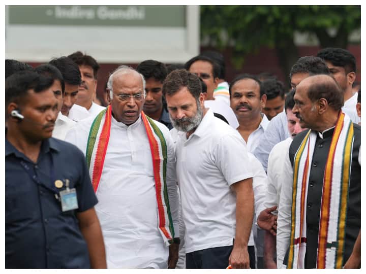 Congress Working Committee: मिशन 2024 के लिए कांग्रेस की 'स्पेशल 35' का होगा ऐलान, प्रियंका गांधी को मिलेगी बड़ी जिम्मेदारी Congress New Working Committee will be announced for Mission 2024 Priyanka Gandhi big responsibility Kharge to Meet Rahul Gandhi Congress Working Committee: मिशन 2024 के लिए कांग्रेस की 'स्पेशल 35' का होगा ऐलान, प्रियंका गांधी को मिलेगी बड़ी जिम्मेदारी