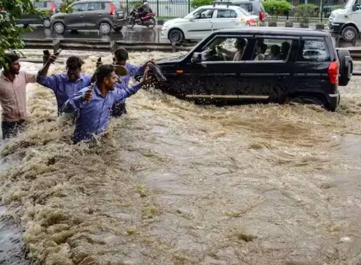 Weather Today: देशभरात पर्वतरांगांपासून ते सखल भागांपर्यंत अनेक ठिकाणी पावसाने धुमाकूळ घातला आहे, त्यामुळे हवामान खात्याने 25 राज्यांमध्ये अलर्ट जारी केला आहे.