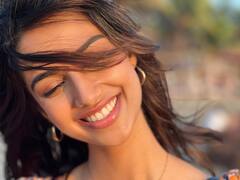 Meenakshi Chaudhary Photos : 'గుంటూరు కారం' కోసం రెడీ అవుతున్న 'హిట్ 2' పోరి