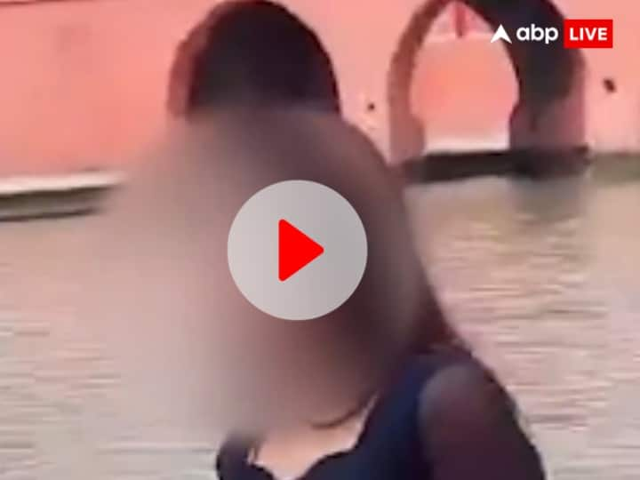 Ayodhya Viral video on social media girl dance in saryu river Saints angry ANN Ayodhya News: अयोध्या में राम की पैड़ी पर नहाते हुए लड़की ने बनाया रील, नाराज संतों ने की कड़ी कार्रवाई की मांग