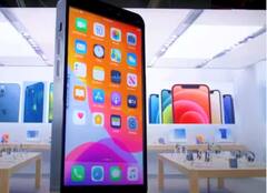 YouTuber ਨੇ ਬਣਾਇਆ ਦੁਨੀਆ ਦਾ ਸਭ ਤੋਂ ਵੱਡਾ iPhone, ਕੱਦ ਇੱਕ ਆਦਮੀ ਤੋਂ ਲੰਬਾ