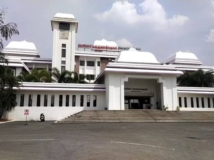 Salem Periyar University Convocation Day No Restriction to Wear Black Dress Periyar University Convocation: பெரியார் பல்கலை. பட்டமளிப்பு விழா; கருப்பு ஆடை அணிந்து வரத் தடையில்லை என அறிவிப்பு