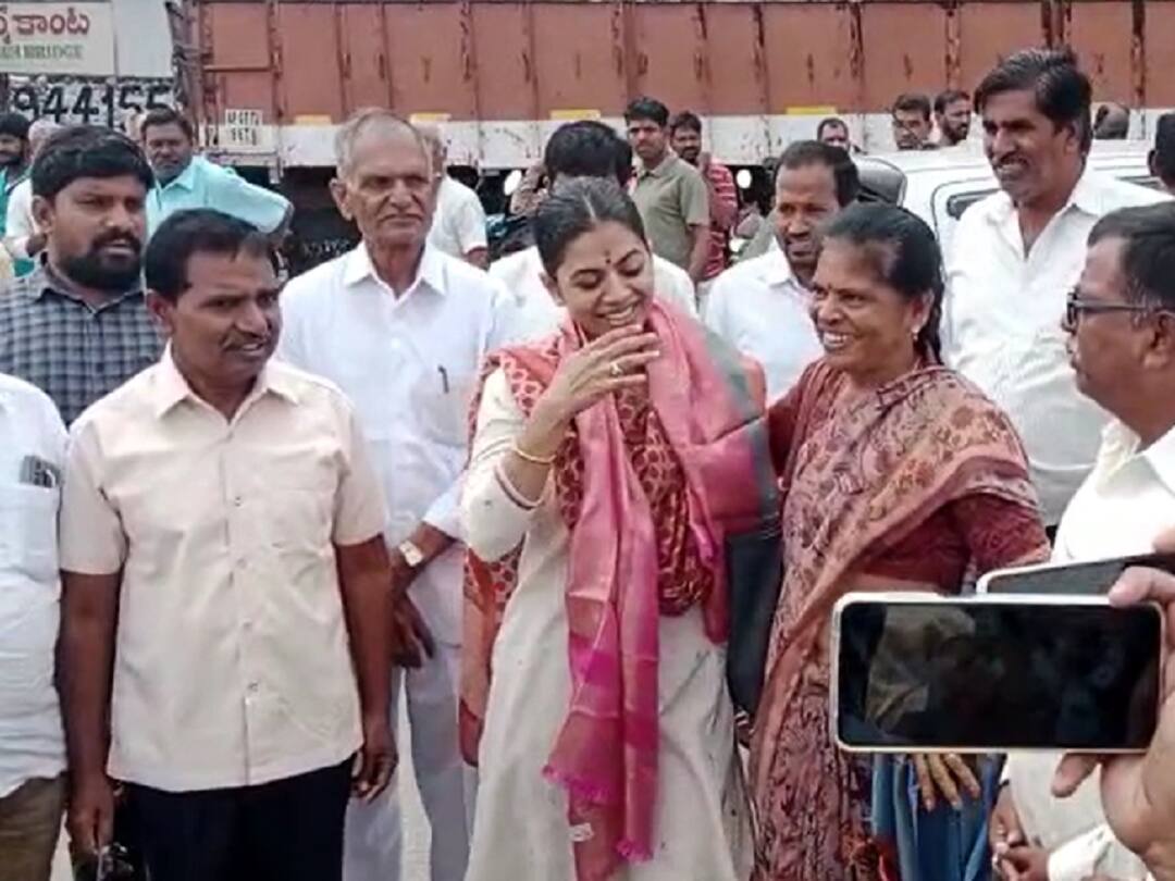 Cheriyal police files case against MLA Muthireddy Yadagiri reddy daughter tulja bhavani reddy Janagana MLA: జనగామ ఎమ్మెల్యే ముత్తిరెడ్డి కూతురుపై కేసు, తండ్రే పెట్టించారంటున్న కుమార్తె!