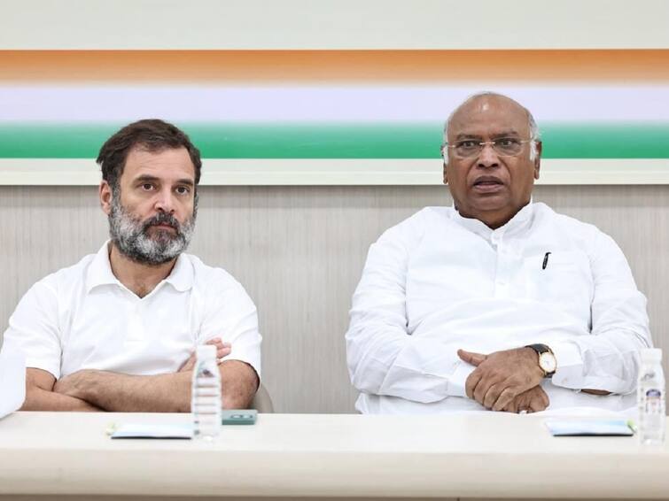 Rahul gandhi gets serious on two telangana congress leaders in AICC meeting Rahul Gandhi: నోటికొచ్చినట్లు మాట్లాడితే ఇక కఠిన చర్యలు, ఇద్దరు నేతలకు రాహుల్ గాంధీ వార్నింగ్!