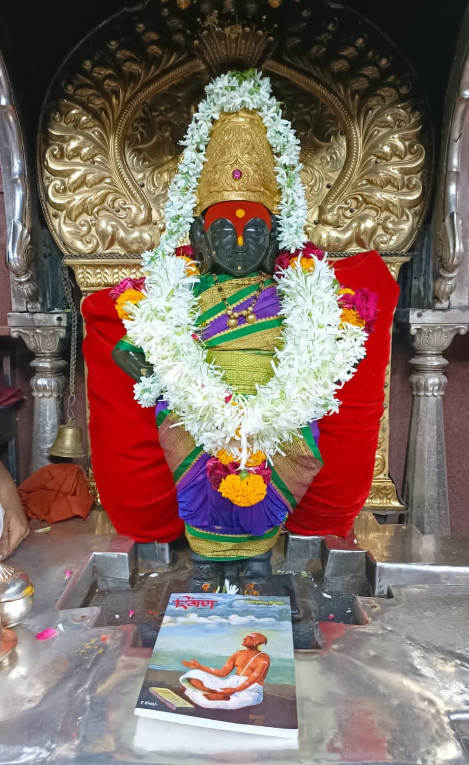 Ashadhi Ekadashi: संत परिसा भागवत यांच्यावरील 'रिंगण'च्या आषाढी विशेषांकाचे प्रकाशन; विठ्ठल रुक्मिणीच्या चरणी अंक अर्पण