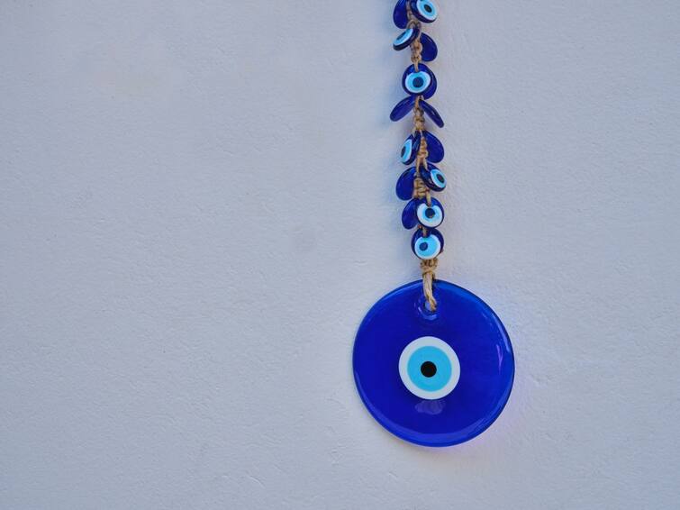 Feng shui tips for Evil eye: know how can protect of bad eye effects Evil Eye: చైనీస్ ‘ఈవిల్ ఐ’ని దేనికి ఉపయోగిస్తారు? నరఘోష, దిష్టి నుంచి కాపాడుతుందా?