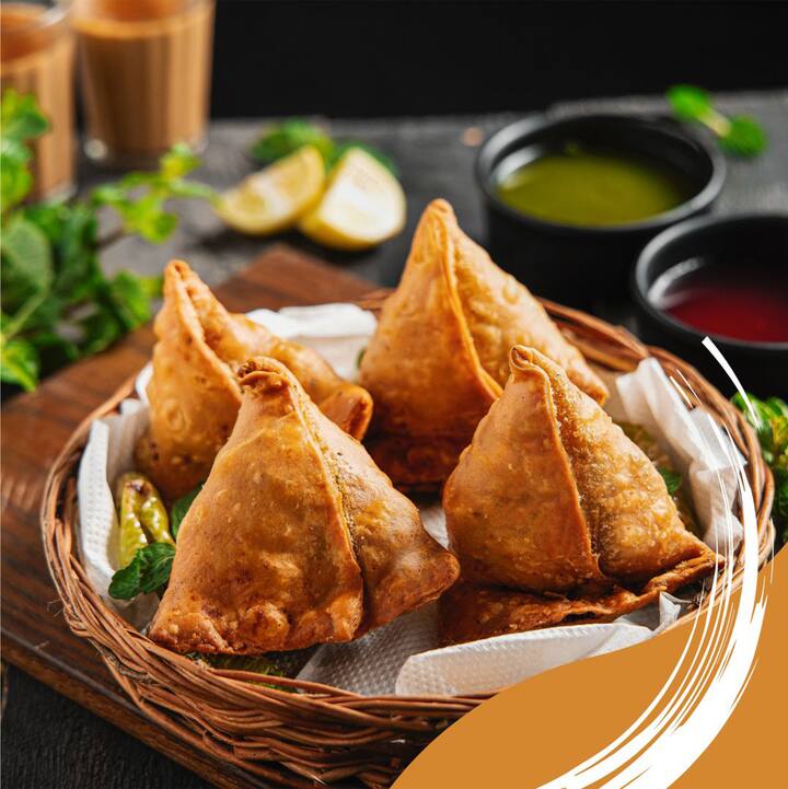 বর্ষাকালের অন্য়তম উপভোগ্য় স্ন্য়াক্স সিঙাড়া। সব বয়েসের মানুষই সিঙাড়া খেতে বিশেষভাবে পছন্দ করেন। অনেকে বাড়িতেও সিঙাড়া বানাতে পারেন।